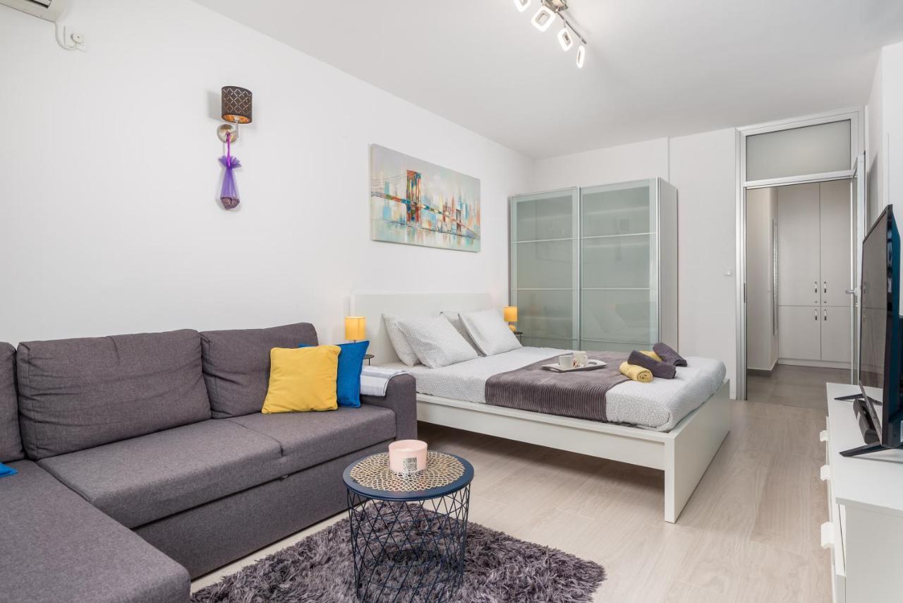 Sunny Studio Apartment With Balcony Fiume Kültér fotó