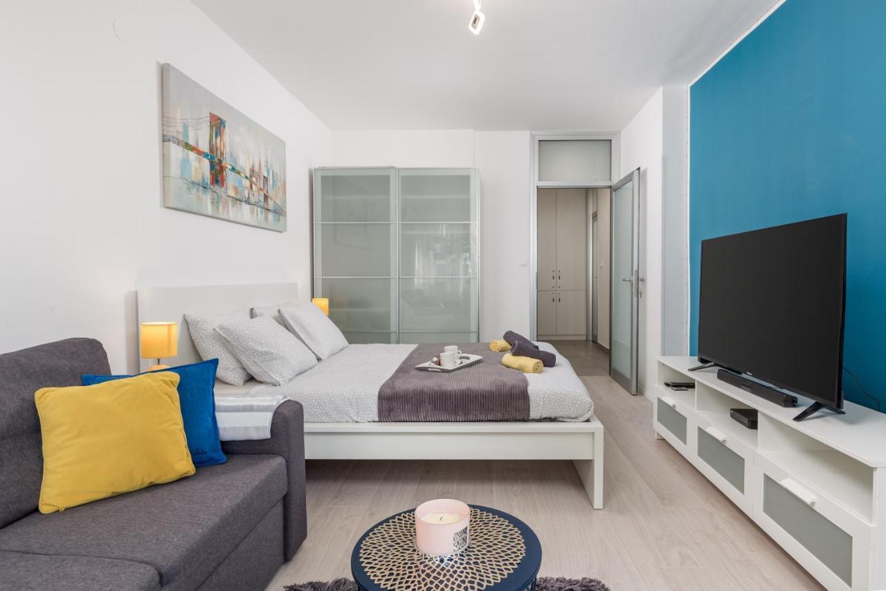 Sunny Studio Apartment With Balcony Fiume Kültér fotó